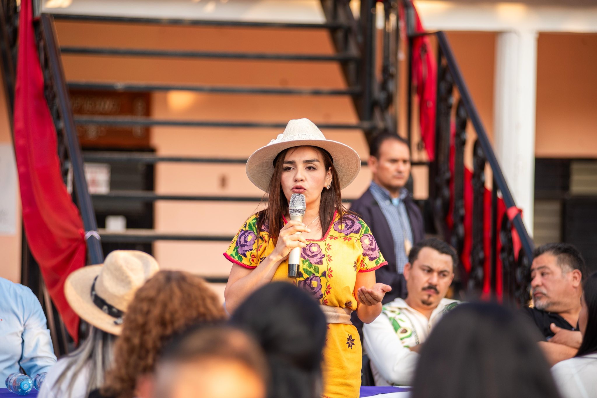Grecia Quiroz inaugura farmacia del Sombrero