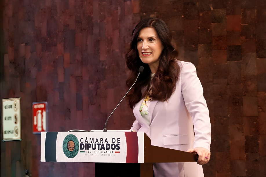 Kenia López Rabadán
