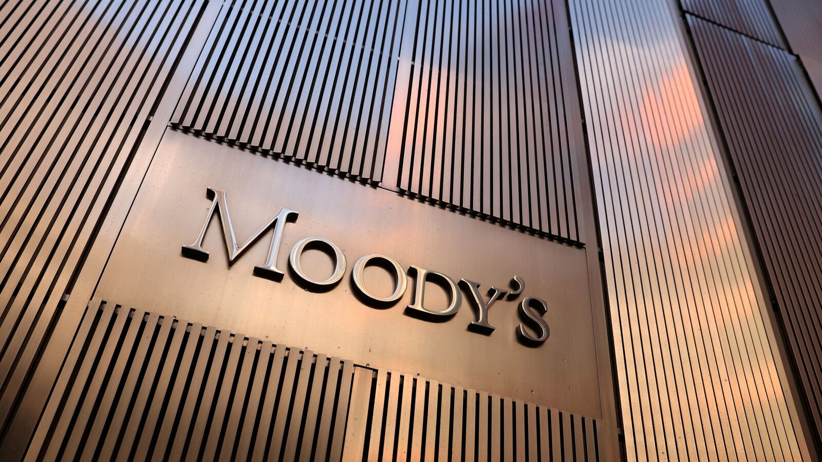 Moody's baja calificación de Elektra ¿por adeudo fiscal?
