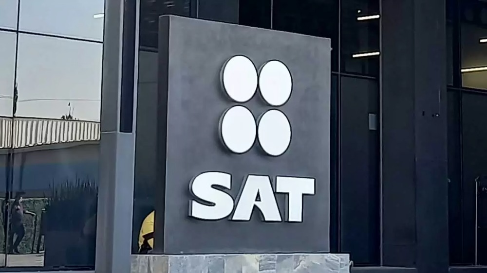 Salinas Pliego se burla del SAT, regalará Sats Bitcoins