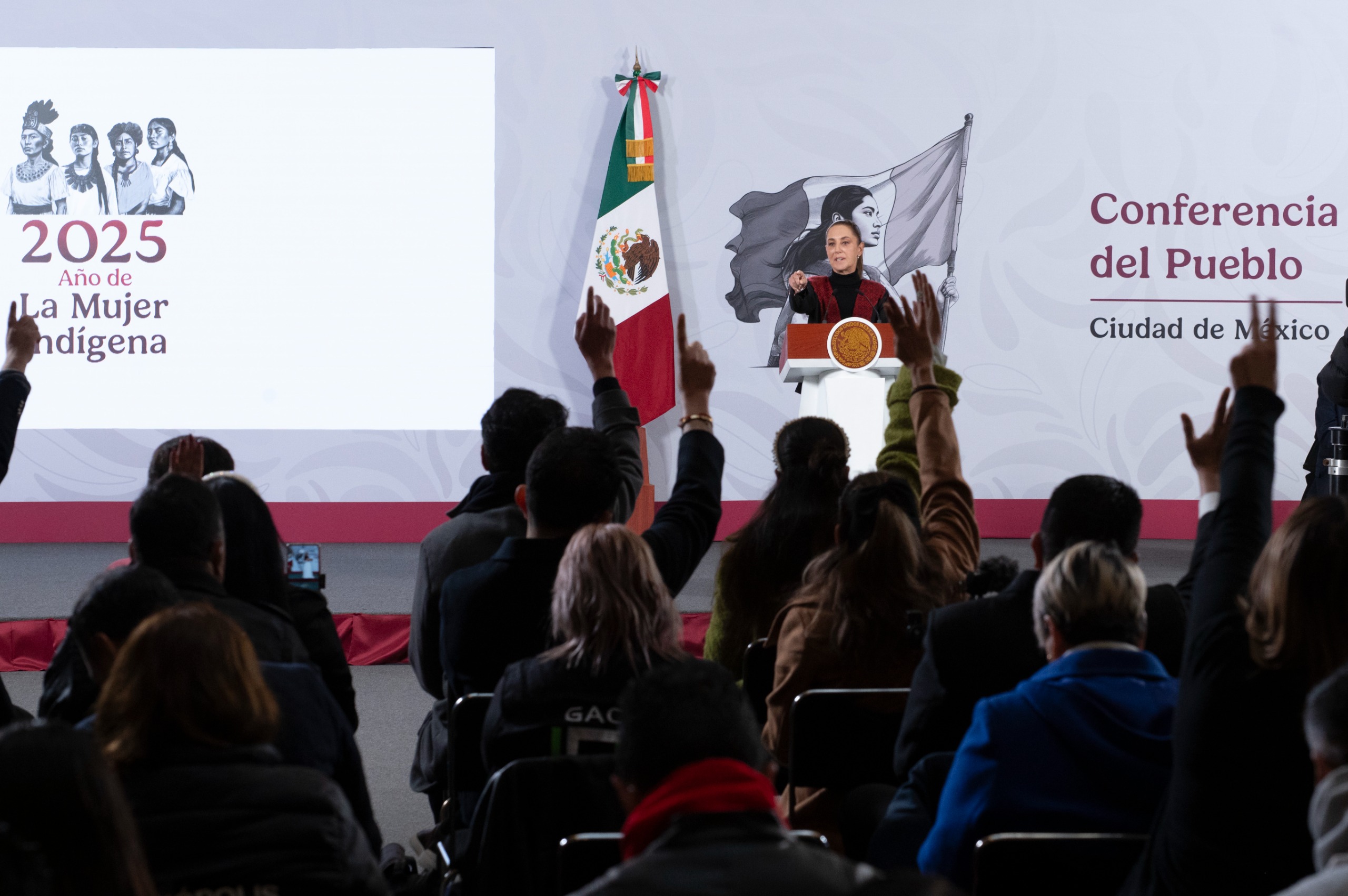 Sheinbaum cuestiona falta de ética de El Universal y Reforma