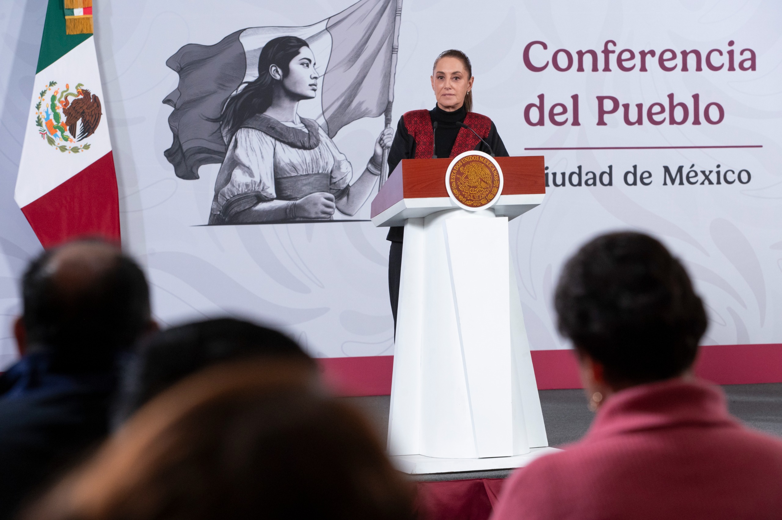 Sheinbaum cuestiona falta de ética de El Universal y Reforma