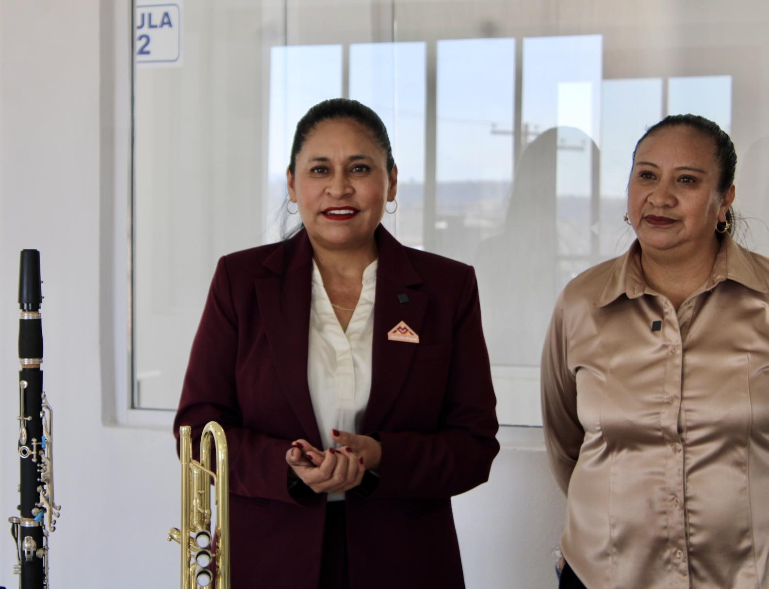 Ana Lilia Rivera construye escuela