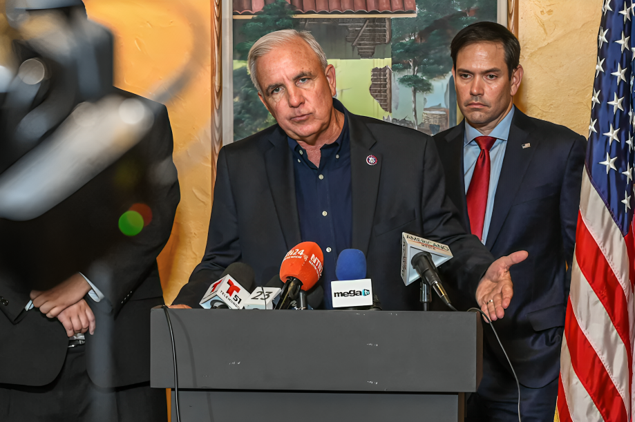 Congresista asegura que EU no tolerará traición de México