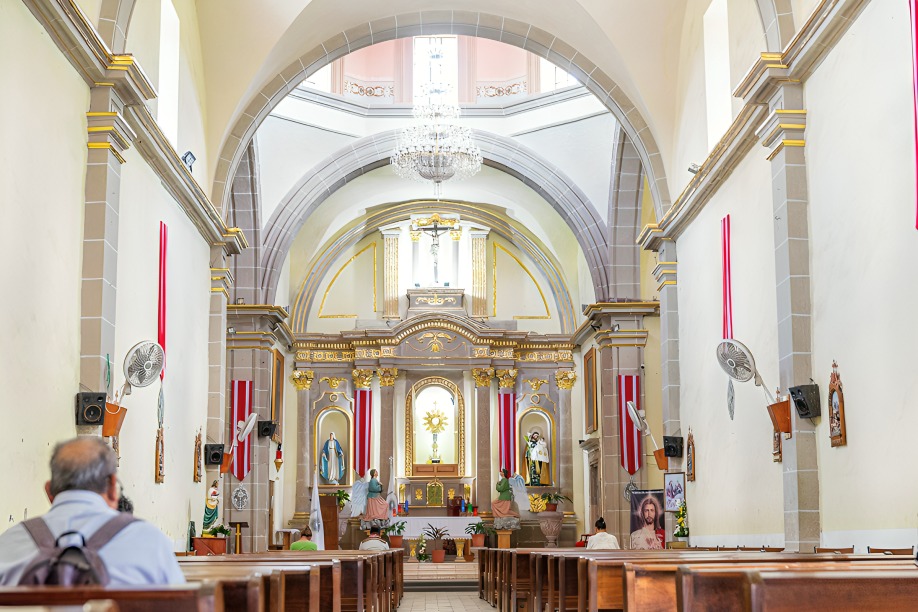 Iglesia distribuye follletos que condenan anticonceptivos y divorcio