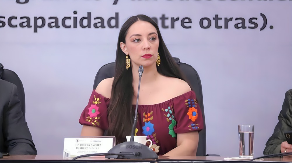 Julieta Ramírez tunde a Alito y Anaya