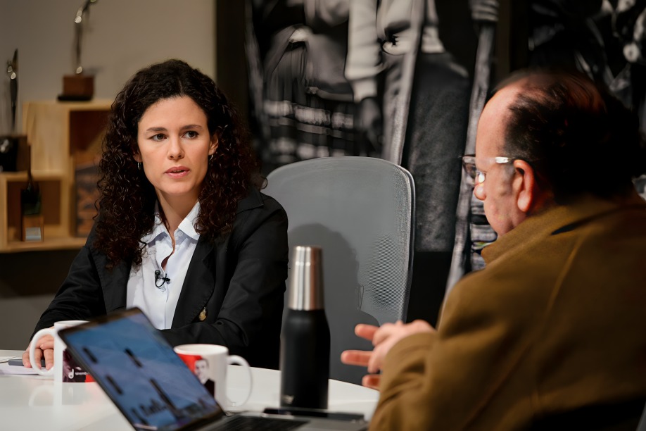 Luisa Alcalde opositores quieren intervención EU