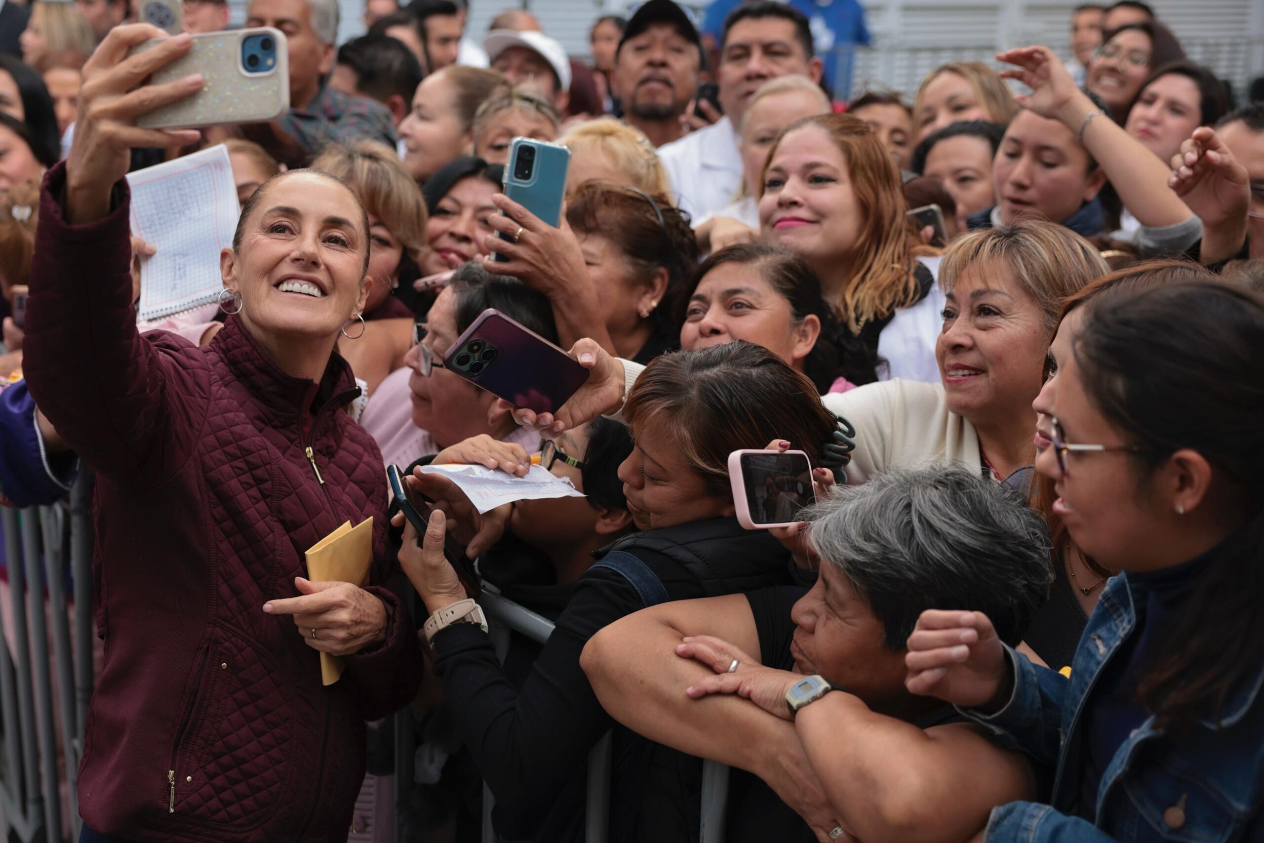 Sheinbaum anuncia credencialización del sistema de salud