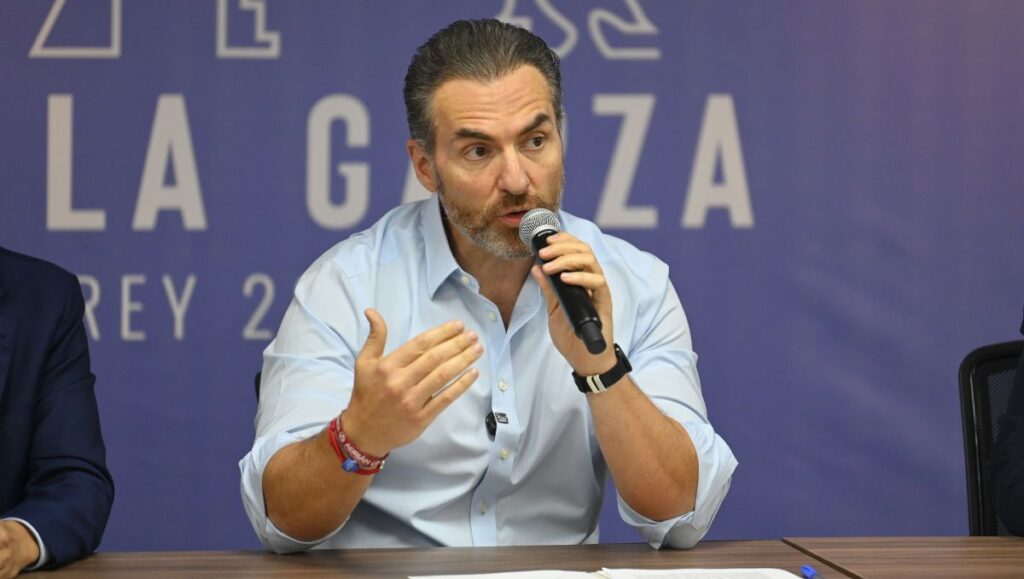 Adrián de la Garza , alcalde de Monterrey