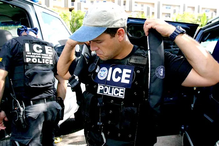 Migrante narra cómo sufrió una golpiza por agentes del ICE