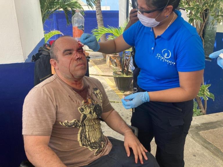 Livia Brito agrede a fotógrafo