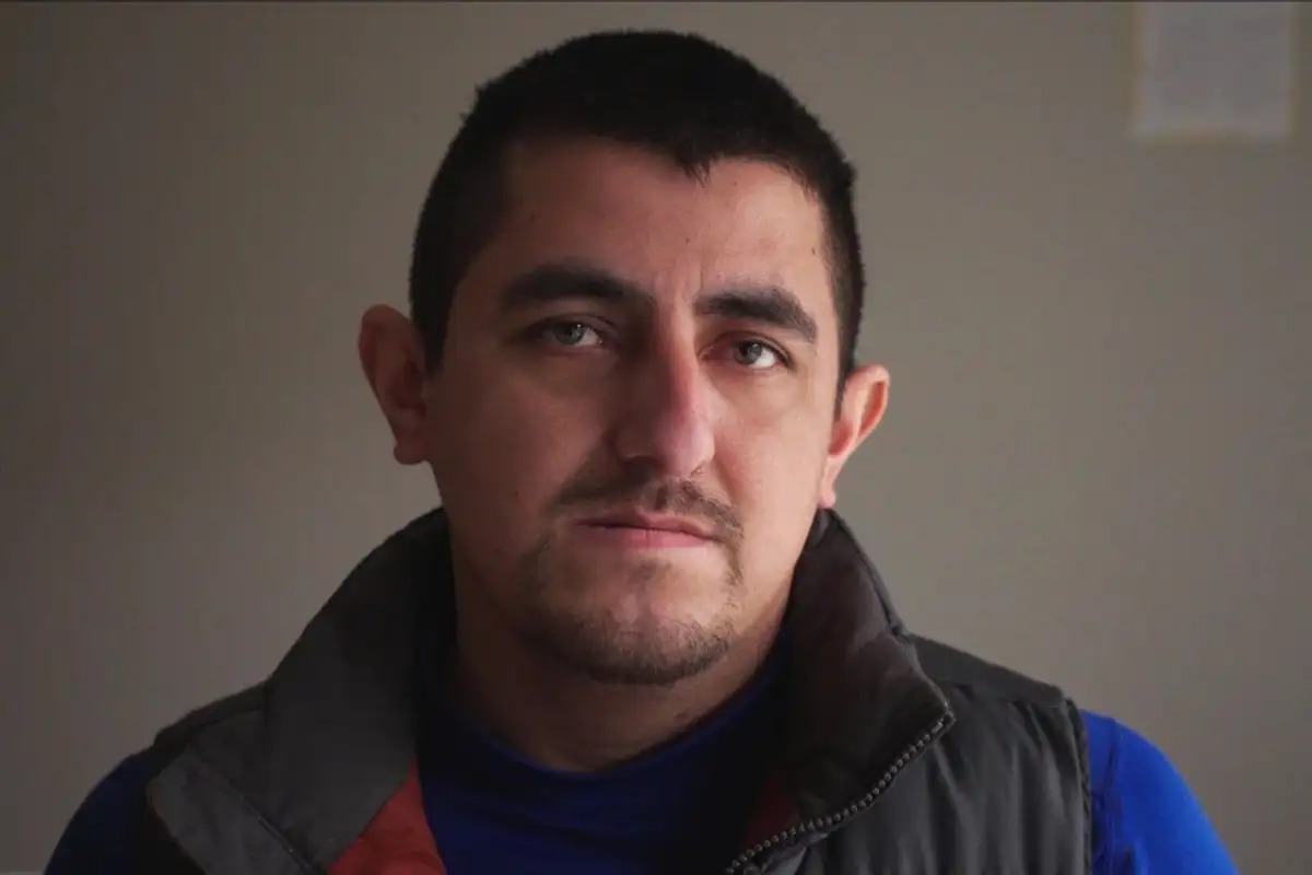 Migrante narra cómo sufrió una golpiza por agentes del ICE