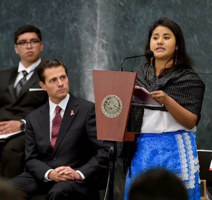 Nadia López con EPN
