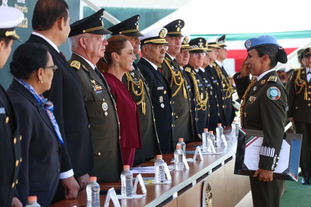 Sheinbaum mujeres en ejército