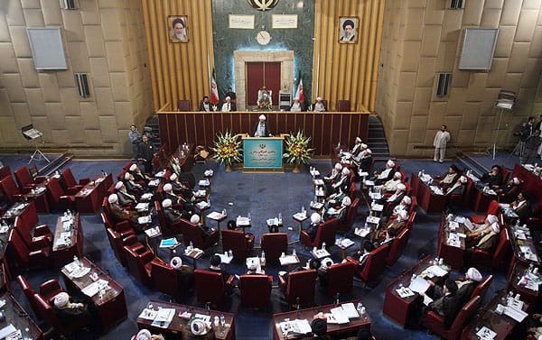 asamblea de expertos nombra motjaba lider supremo