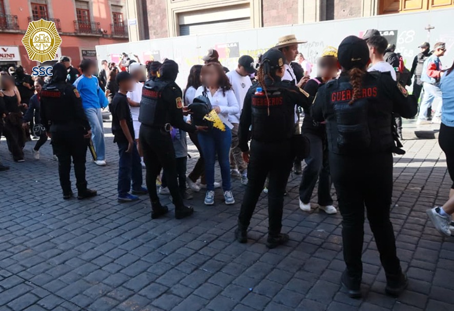 Revisión policías Zócalo Shakira
