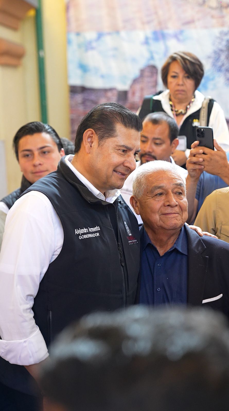 Armenta atiende necesidades de los habitantes de Tehuacán