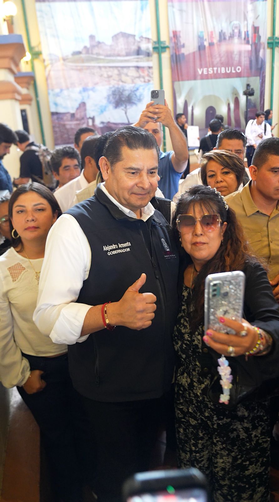Armenta atiende necesidades de los habitantes de Tehuacán