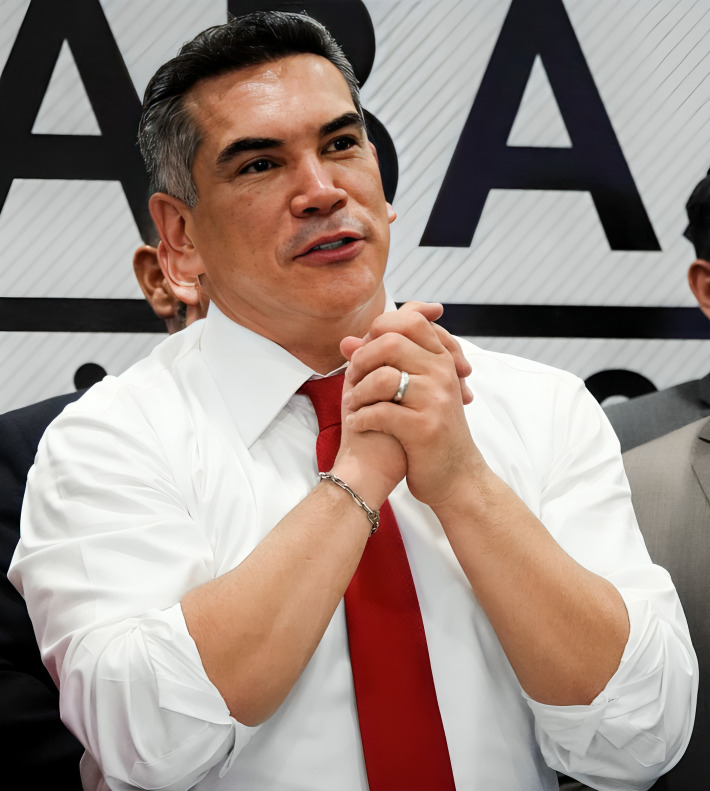 Beltrones responde a llamado de Alito para regresar al PRI