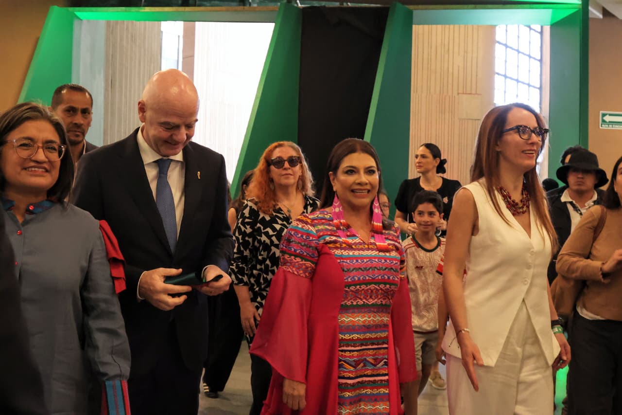 Clara Brugada y Gianni Infantino en Iztapalapa