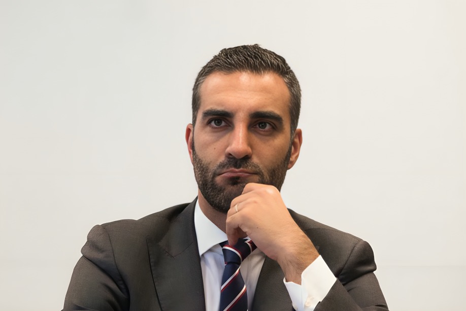 ¿De qué se le acusa a Simón Levy?