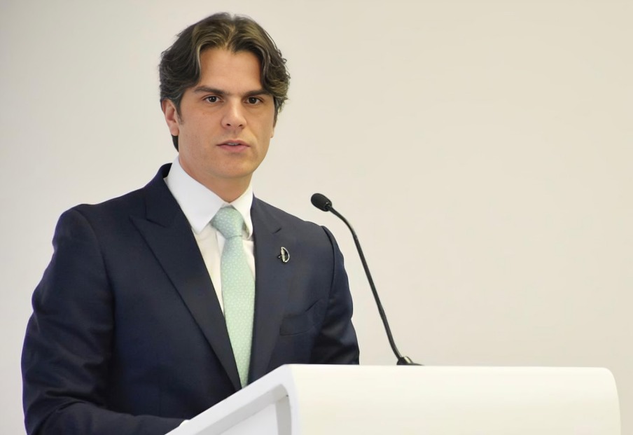 Diputado del PVEM presume viaje a Japón