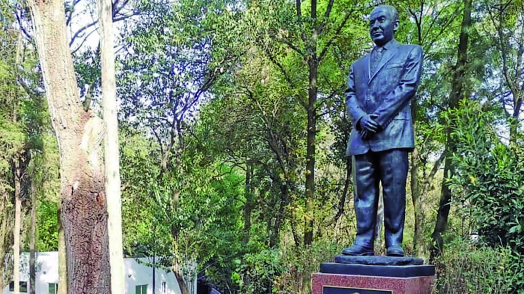 estatua de Calderón