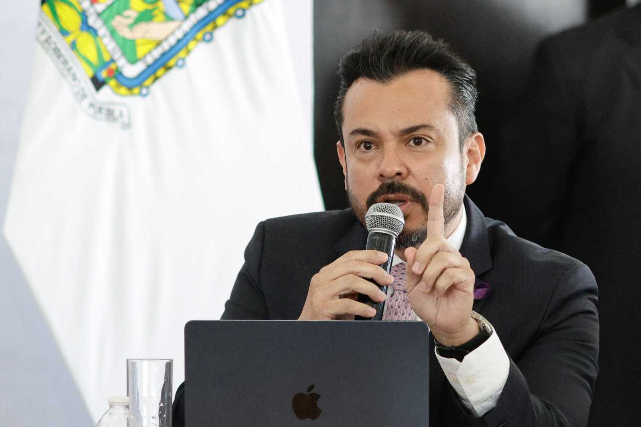 José Luis García Parra exhibe al PAN