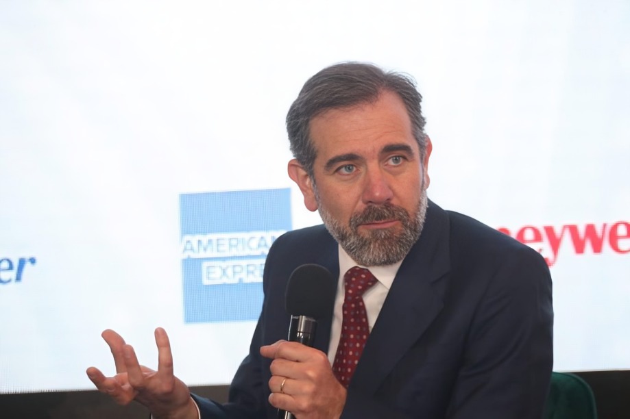 Lorenzo Córdova se lanza vs. reforma electoral