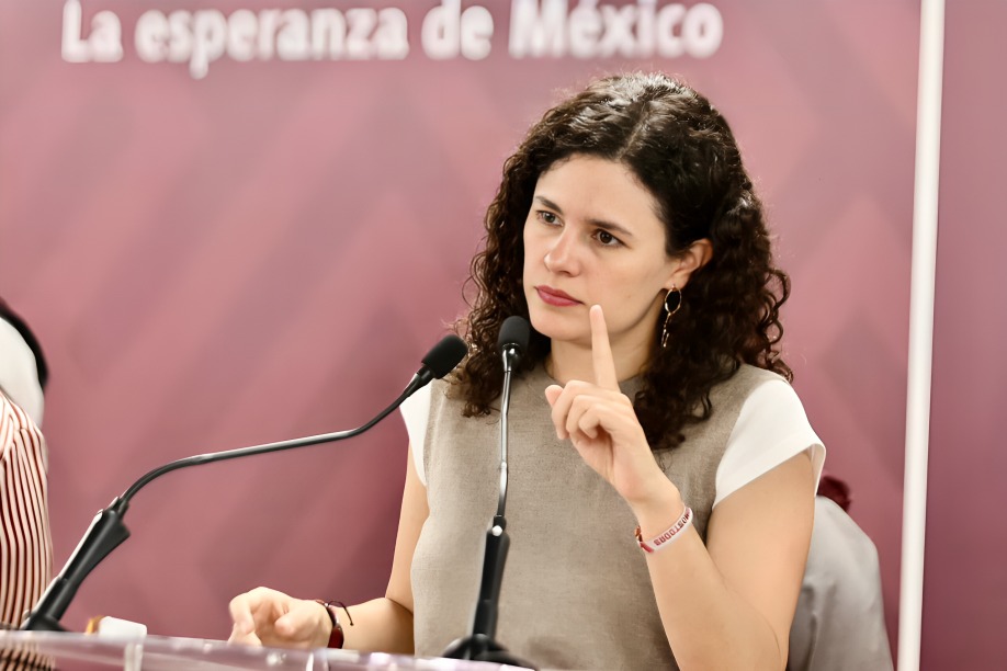 Luisa Alcalde defiende a AMLO