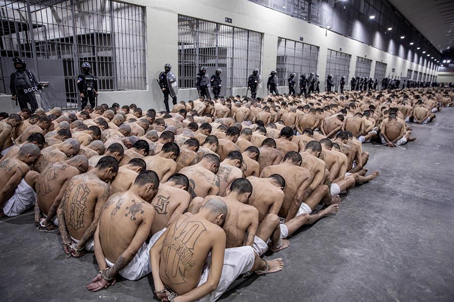 Modelo penitenciario de Bukele