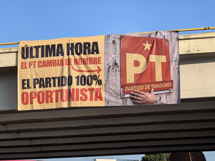 Colocan nuevas lonas contra el PT en Oaxaca