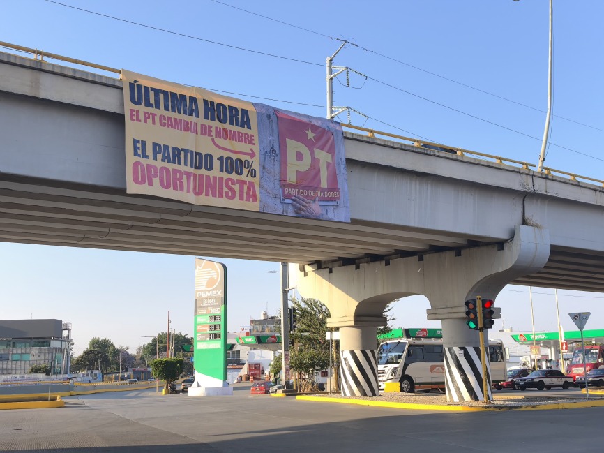 Colocan nuevas lonas contra el PT en Oaxaca