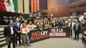 Tras el rechazo de su propuesta de reforma constitucional en la Cámara de Diputados el 11 de marzo de 2026, la presidenta Claudia Sheinbaum ha presentado un nuevo "Plan B" de Reforma Electoral. Esta iniciativa busca modificar leyes secundarias (que solo requieren mayoría simple para su aprobación) con el objetivo principal de reducir el gasto público y eliminar lo que el gobierno denomina "privilegios"