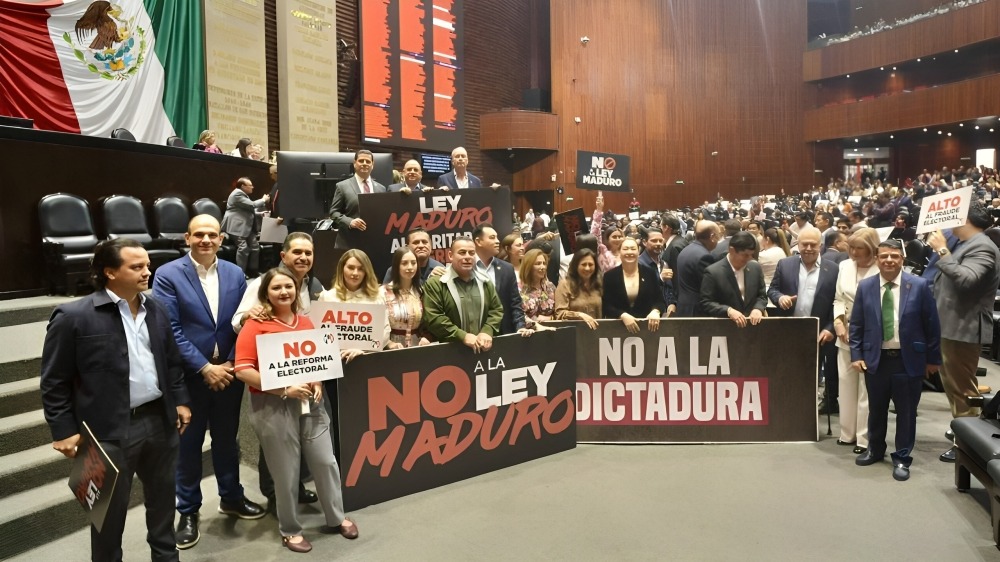 Tras el rechazo de su propuesta de reforma constitucional en la Cámara de Diputados el 11 de marzo de 2026, la presidenta Claudia Sheinbaum ha presentado un nuevo "Plan B" de Reforma Electoral. Esta iniciativa busca modificar leyes secundarias (que solo requieren mayoría simple para su aprobación) con el objetivo principal de reducir el gasto público y eliminar lo que el gobierno denomina "privilegios"
