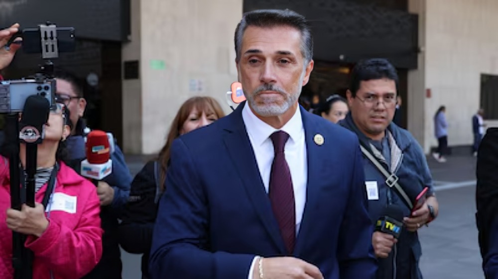 Sergio Mayer asegura que vive al día con sueldo de diputado