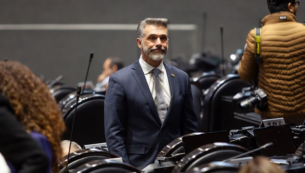 Sergio Mayer olvida nombre de su maestría y universidad
