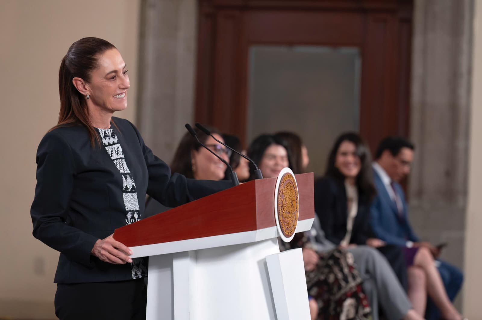Sheinbaum firma acuerdo con Google, Meta y TikTok