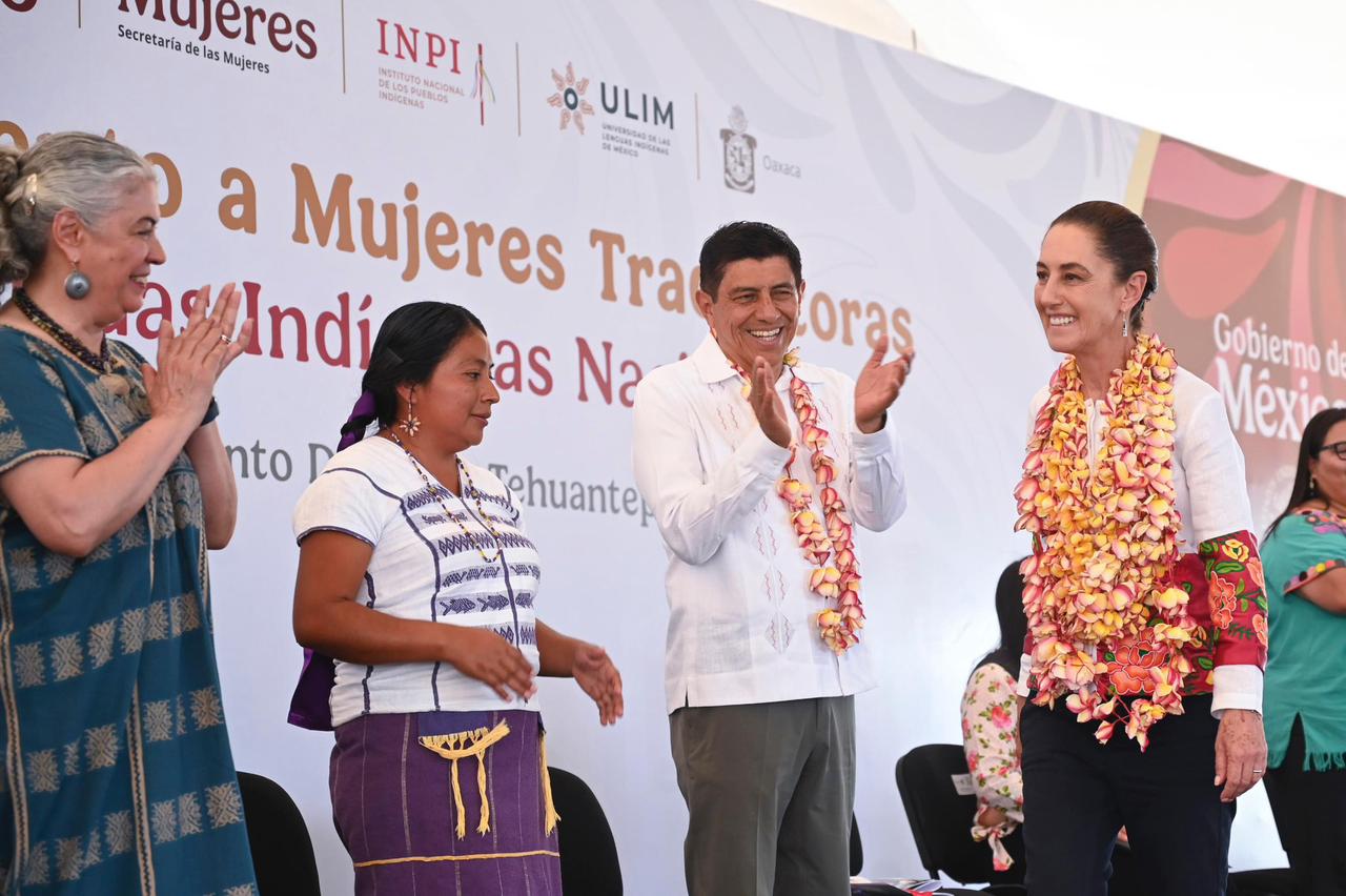 Sheinbaum mujeres traductoras 
