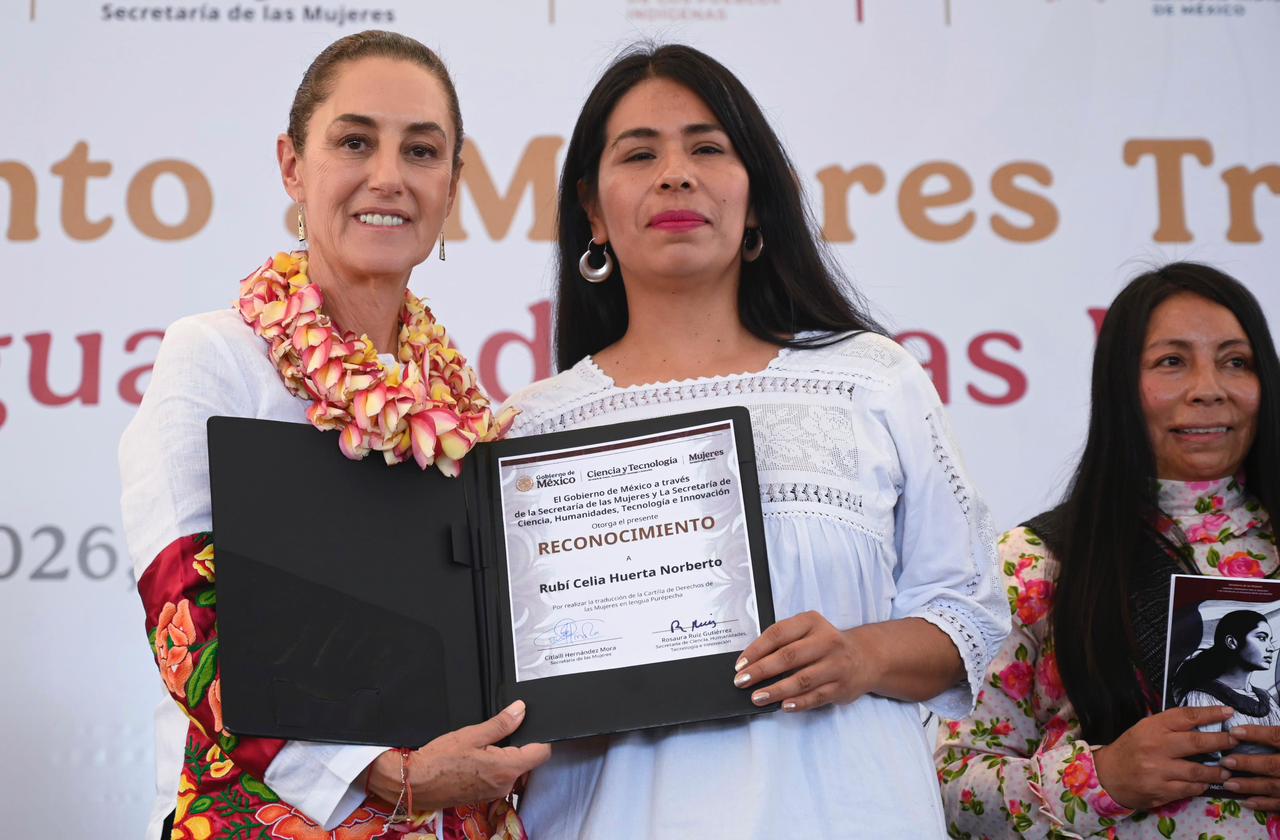 Sheinbaum reconoce a mujeres traductoras
