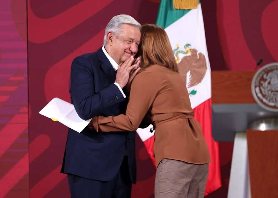 Tatiana Clouhier y AMLO