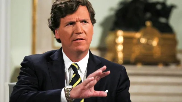Tucker Carlson acusa persecución 