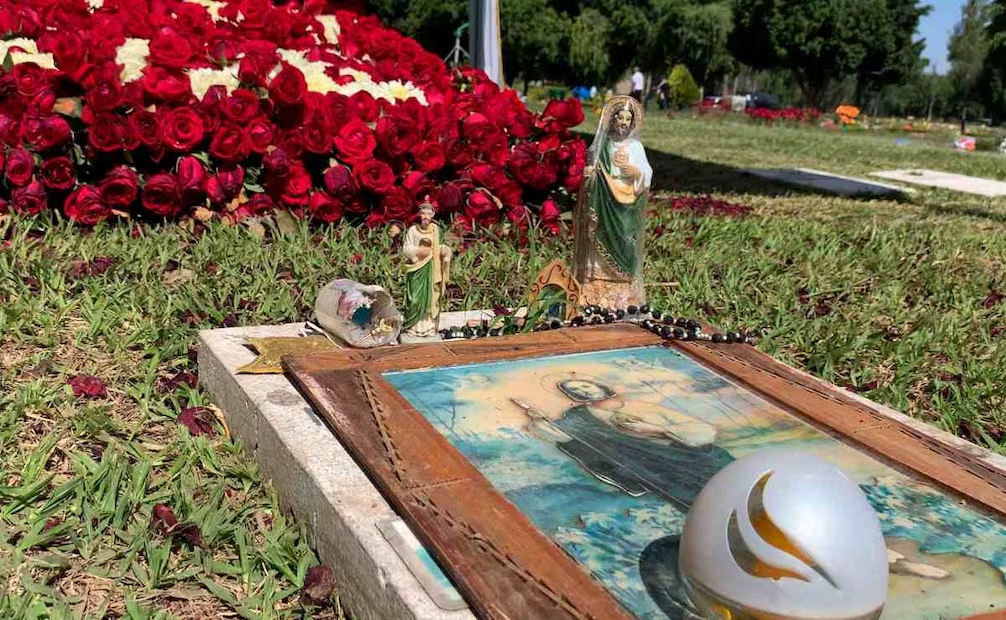 Tumba de El Mencho se vuelve atractivo turístico en Jalisco