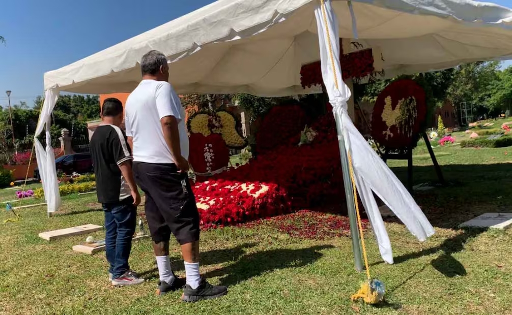 Tumba de El Mencho se vuelve atractivo turístico en Jalisco