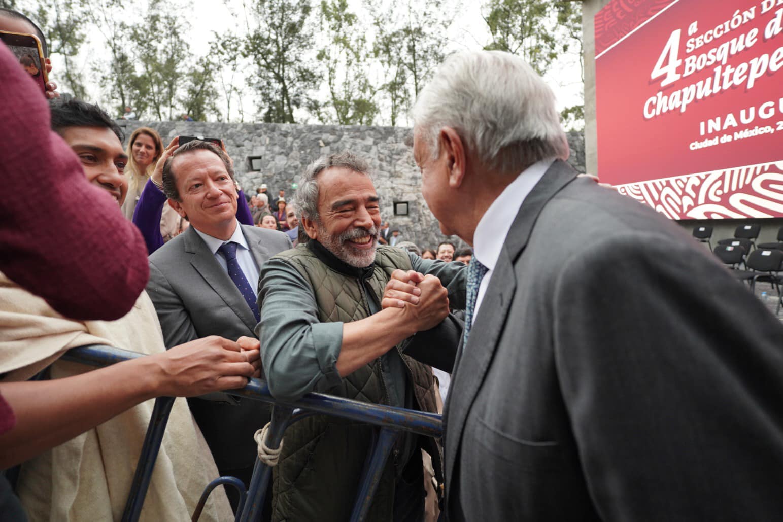 Damián Alcázar AMLO