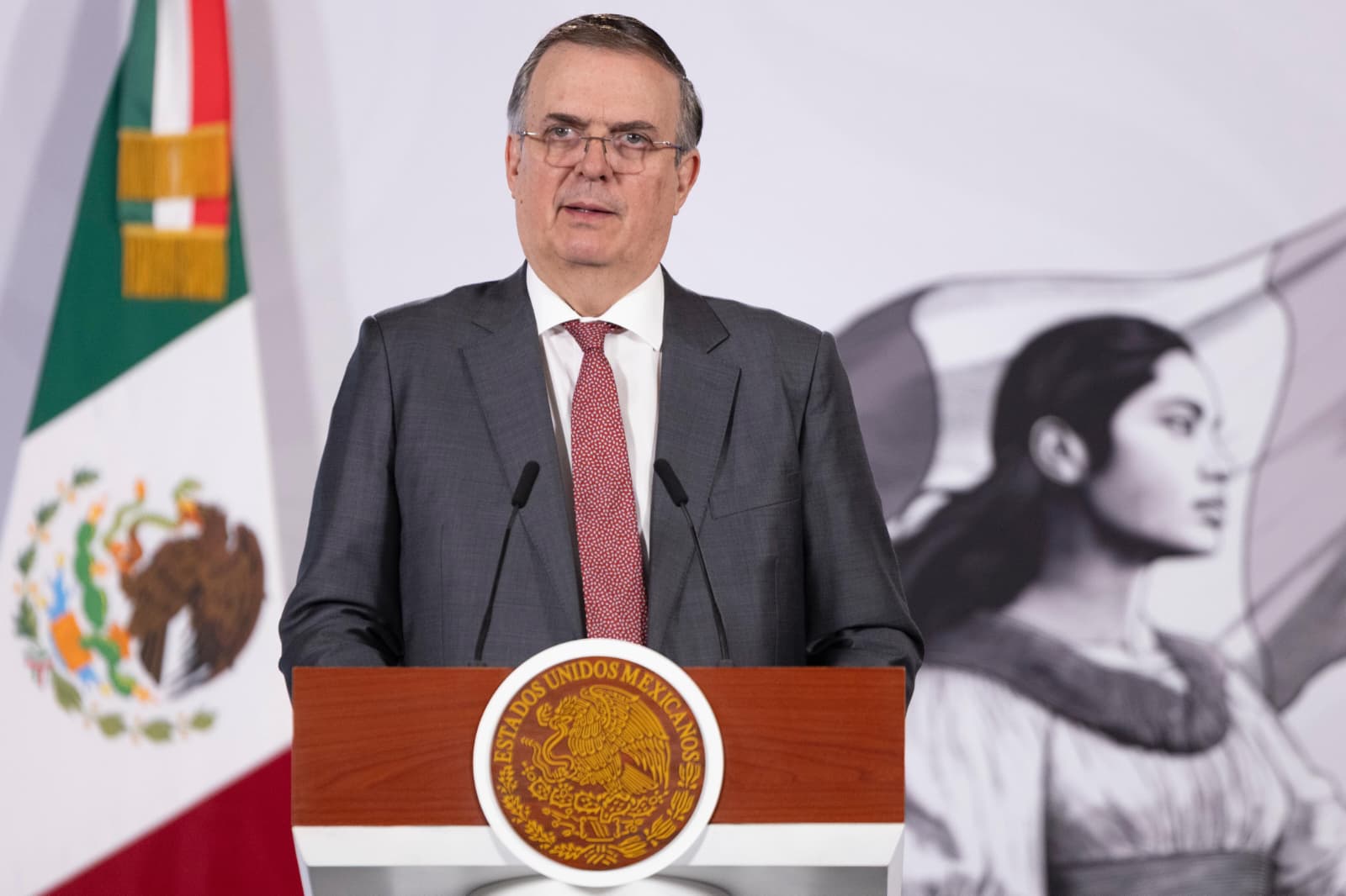 Ebrard aclara estancia de su hijo en Londres
