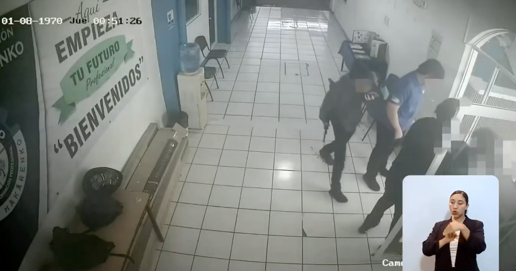 Alumnos sometieron a joven que mató a maestras en Michoacán