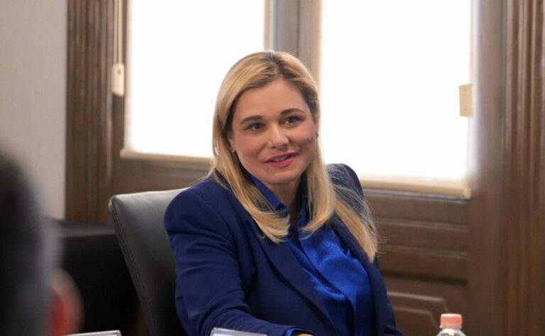 gobernadora Maru Campos