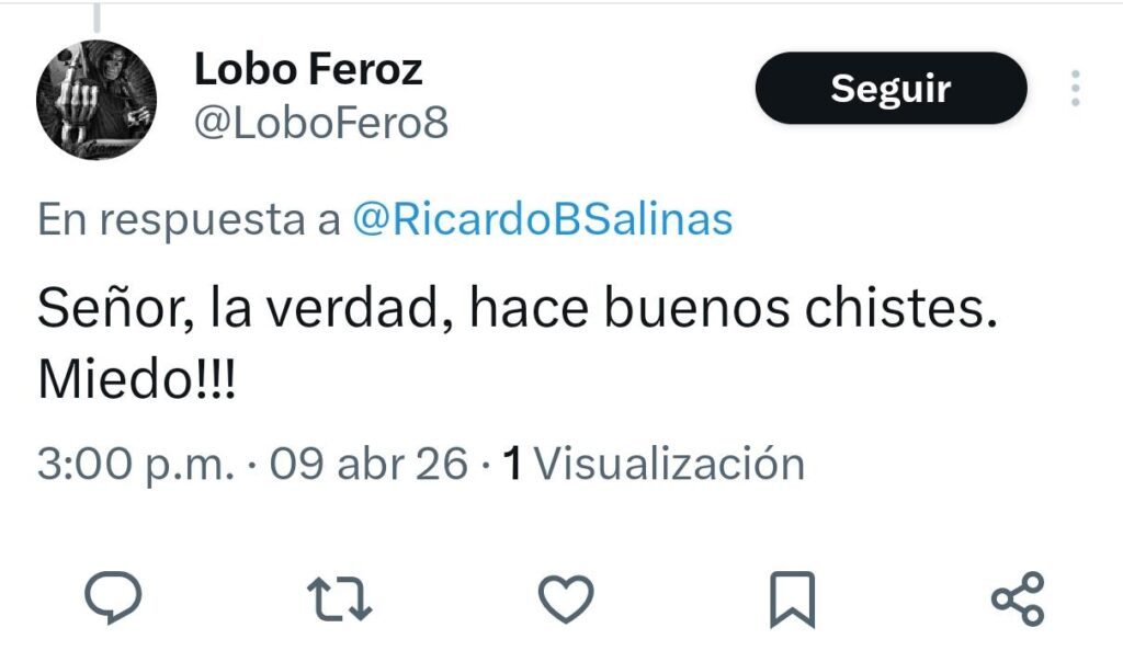 hace buenos chistes