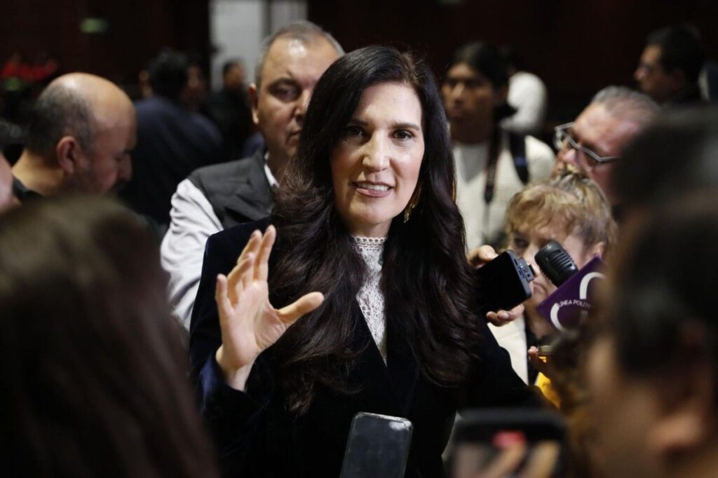 Kenia López Abril 2026